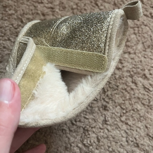 Stepping Stone Gold Baby Booties - Picture 4 of 6